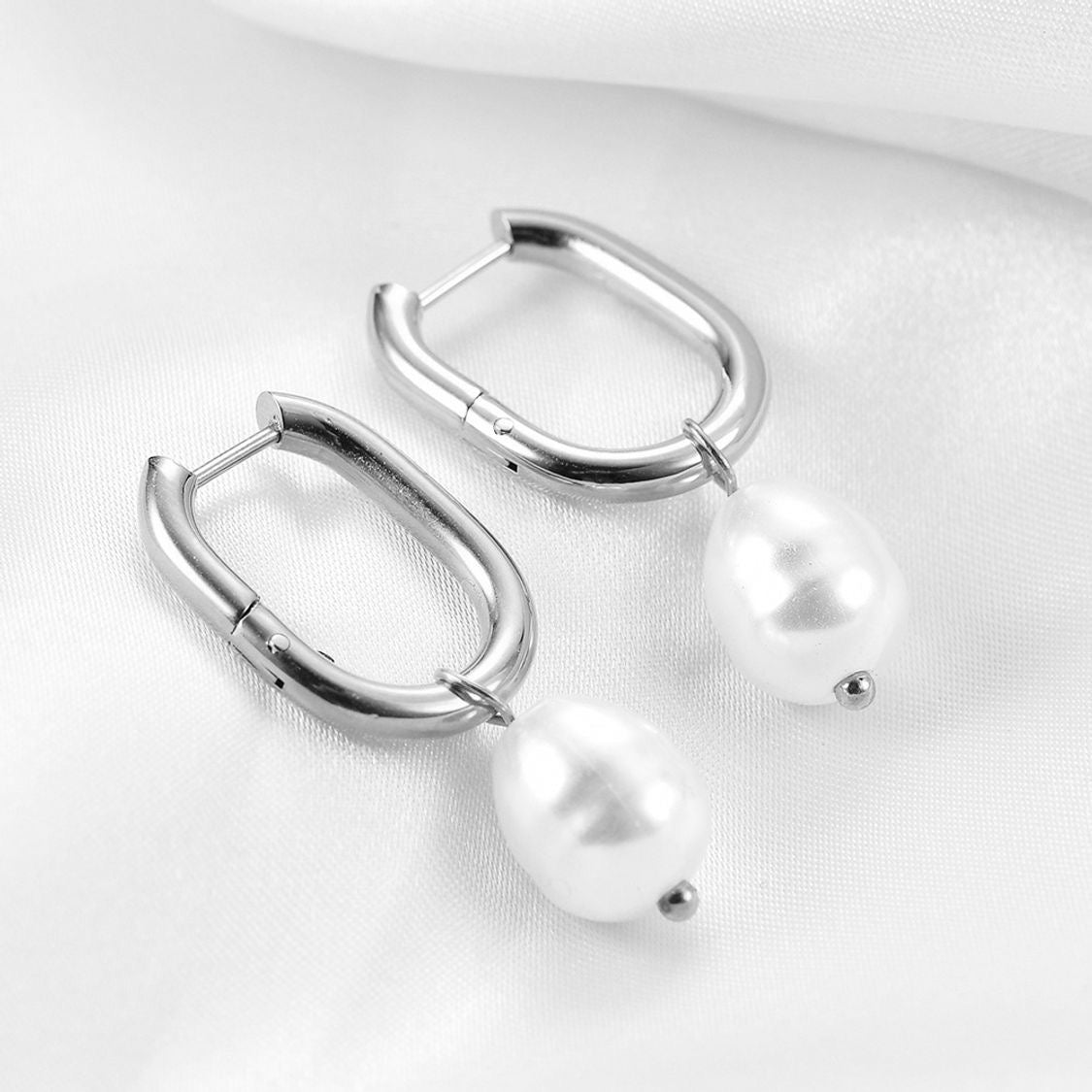 Oval Pearl Earrings